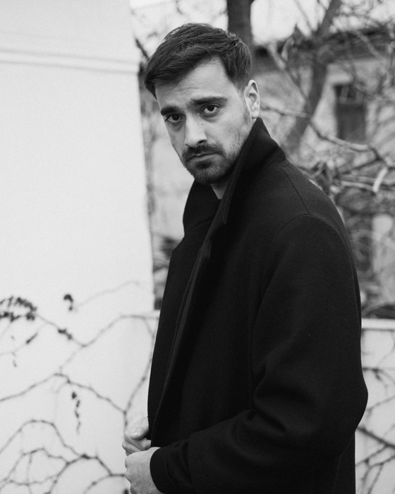 Liviu Teodorescu : "Mă îmbrac în cel mai jerpelit trening și..." Motivul pentru care artistul se vrea a fi  "Omul Invizibil"