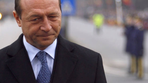 INCIDENTE la vot! Traian Basescu, conflict la urne: "Foloseste oamenii ca sa ucida"