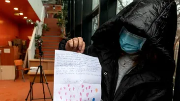 Momente emoționante pentru o învățătoare din București. Mesajul uneia dintre elevele de clasa a II-a: Pentru noi sunteți o mamă și o doamnă