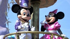 Furtul, dus la alt nivel de doi români! S-au folosit de personajele Disney - Minnie și Mickey Mouse - ca să le goleasca buzunarele italienilor