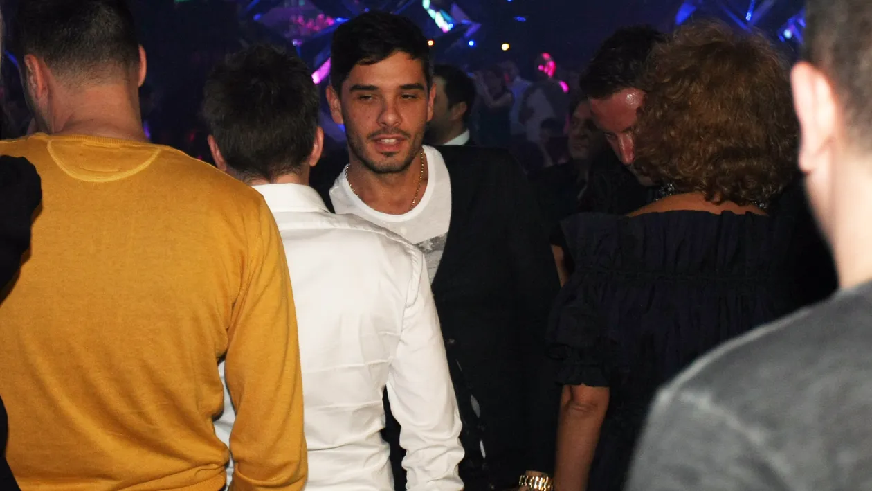 Vincenzo nu pare afectat de separarea de Antonia. A petrecut in club pana dimineata! Vezi imagini exclusive