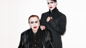 Marilyn Manson este în doliu după ce şi-a pierdut tatăl. "El m-a învăţat să trag cu arma!"