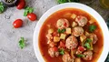 Cât orez e bine să pui în ciorba de perișoare. Secretul bucătarilor pentru o textură perfectă și un gust aromat