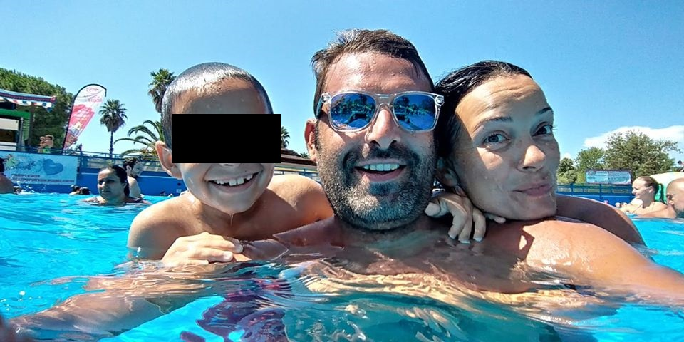Magda, soțul și fiul ei, o familie fericită