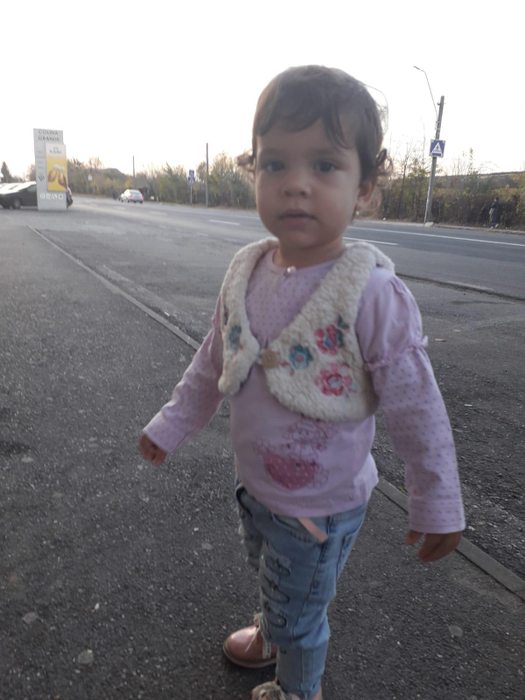 O mamă și fetița ei, căutate de poliție. Femeia a dispărut fără urmă cu tot cu copil