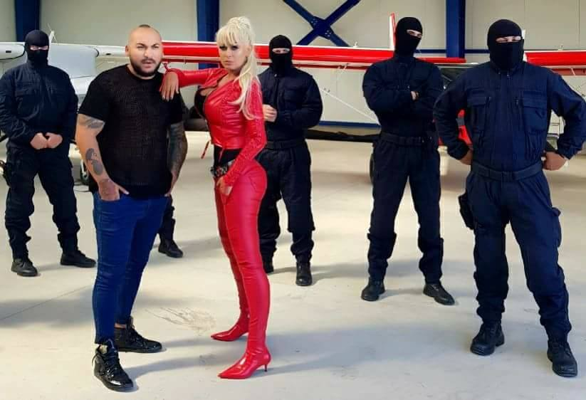 În versurile sale, Dani Mocanu susţine că doar a cântat despre infracţiuni