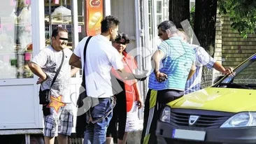 Connect-R strange banii la ciorap! Se imbraca de la taximetristi... ...si mananca la neamuri