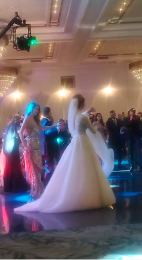 Superba mireasă a li Lucian Becali s-a distrat pe ritmuri aromâne