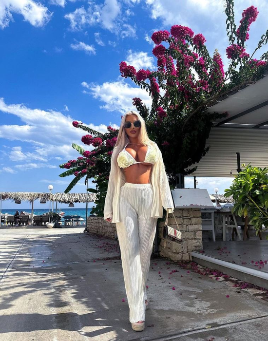 Loredana Chivu are o problemă, acum, și cu conturile bancare (Foto: Instagram)