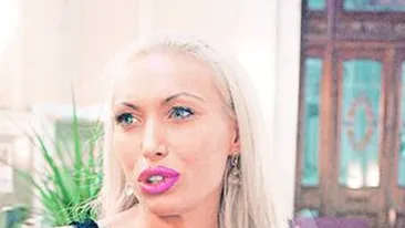 O pictorita dorita de Playboy si-a expus lucrarile in Senat: As prefera sa nu fiu confundata cu o pipita blonda