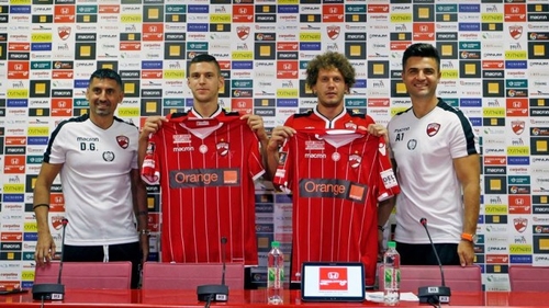 Puși la zid de Cornel Dinu, apărătorii lui Dinamo au fost apărați de antrenor!