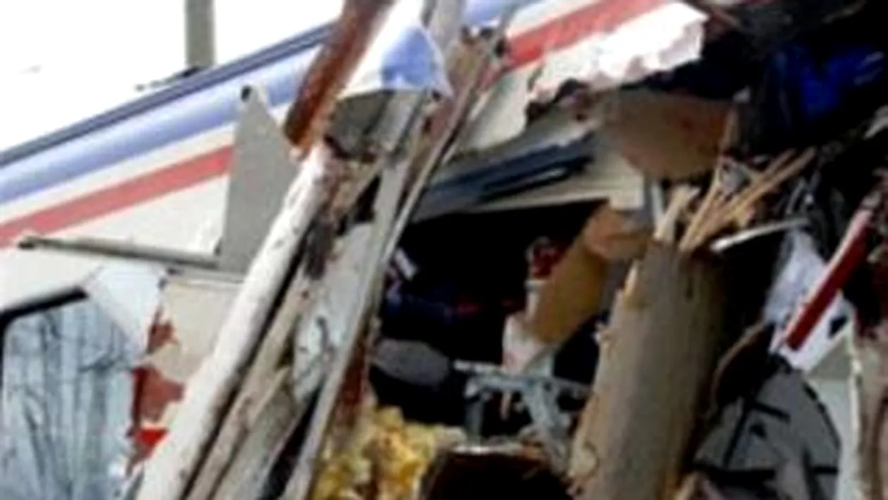 Cel putin 16 persoane au murit in Turcia, dupa ce un autobuz a cazut intr-un rau