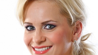 Paula Chirila, despre statutul de mamica: "Daca inainte imi trebuiau cel putin doua-trei ore ca sa ma pregatesc pentru a iesi din casa, acum timpul pentru machiaj si aranjat a scazut dramatic!"