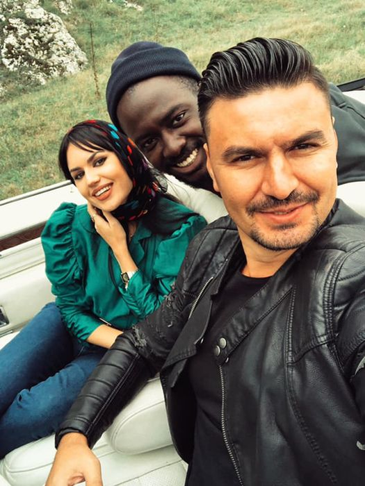 Cristina Belciu, alături de Tobi Ibitoye și DJ-ul Florin Dara, alias Deejay Fly © Facebook