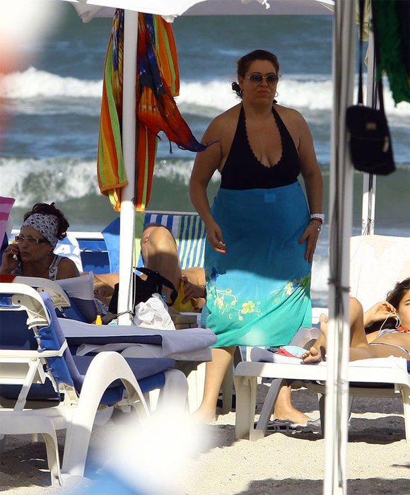 Oana Roman s-a pozat în costum de baie! Cum arată vedeta după ce s-a spus că a slăbit