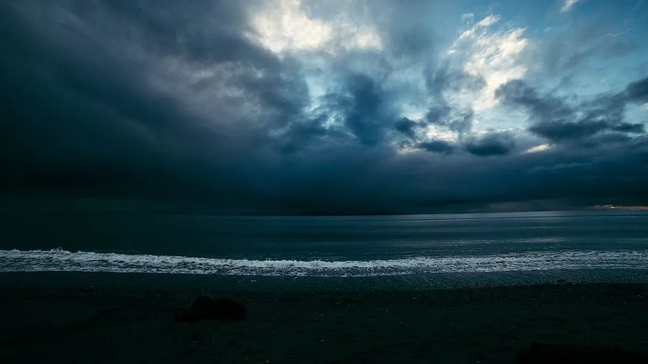 Cod portocaliu de ploi abundente pentru Litoral!