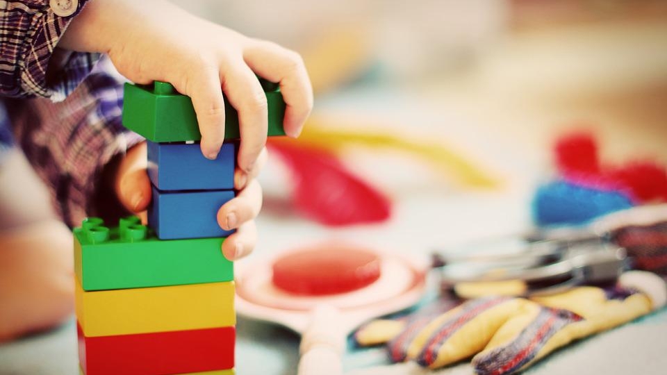 Motivul absurd pentru care părinții i-au dat 27 prenume fiului lor, în certificatul de naștere. Care este numele lui complet