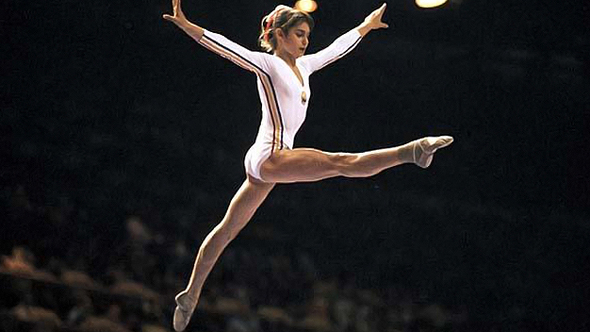 NADIA COMĂNECI, prima gimnastă româncă care şi-a lansat un joc online! 