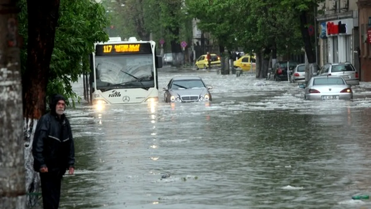 Vești proaste de la ANM: La ce oră se oprește ploaia în București