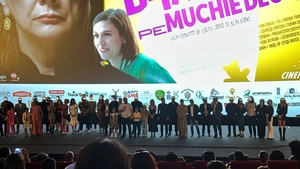 Sute de oameni la avanpremiera de gală a comediei “Dragoste pe muchie de cuțit”, de la Cineplexx Băneasa