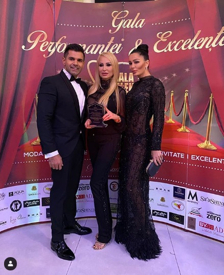 Brigitte, într-o rochie de seară transparentă și fără lenjerie intimă. Apare din nou la Ferma?!