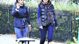 Cristiana Copos si Mihaela Geoana au imbinat utilul cu placutul! Campioane la "susoteli viteza" in parcul Herastrau