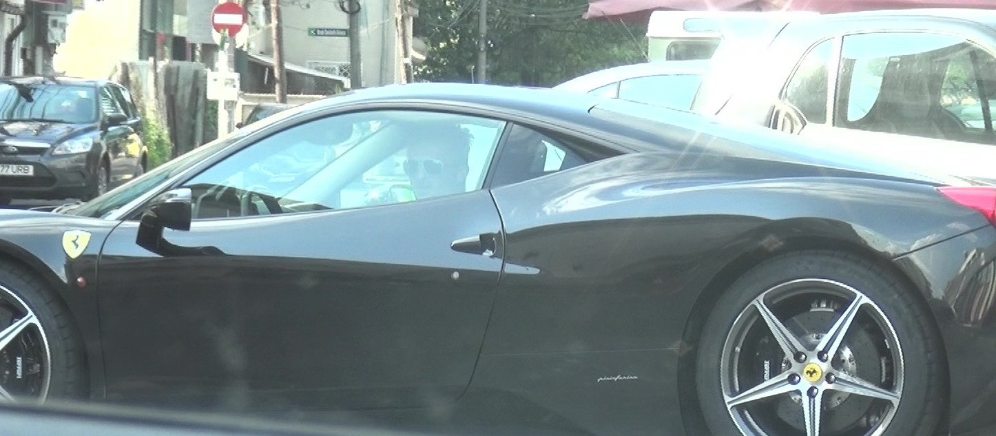Zilele în care Iulian Dîrnea făcea senzaţie cu superbul său Ferrari negru au trecut
