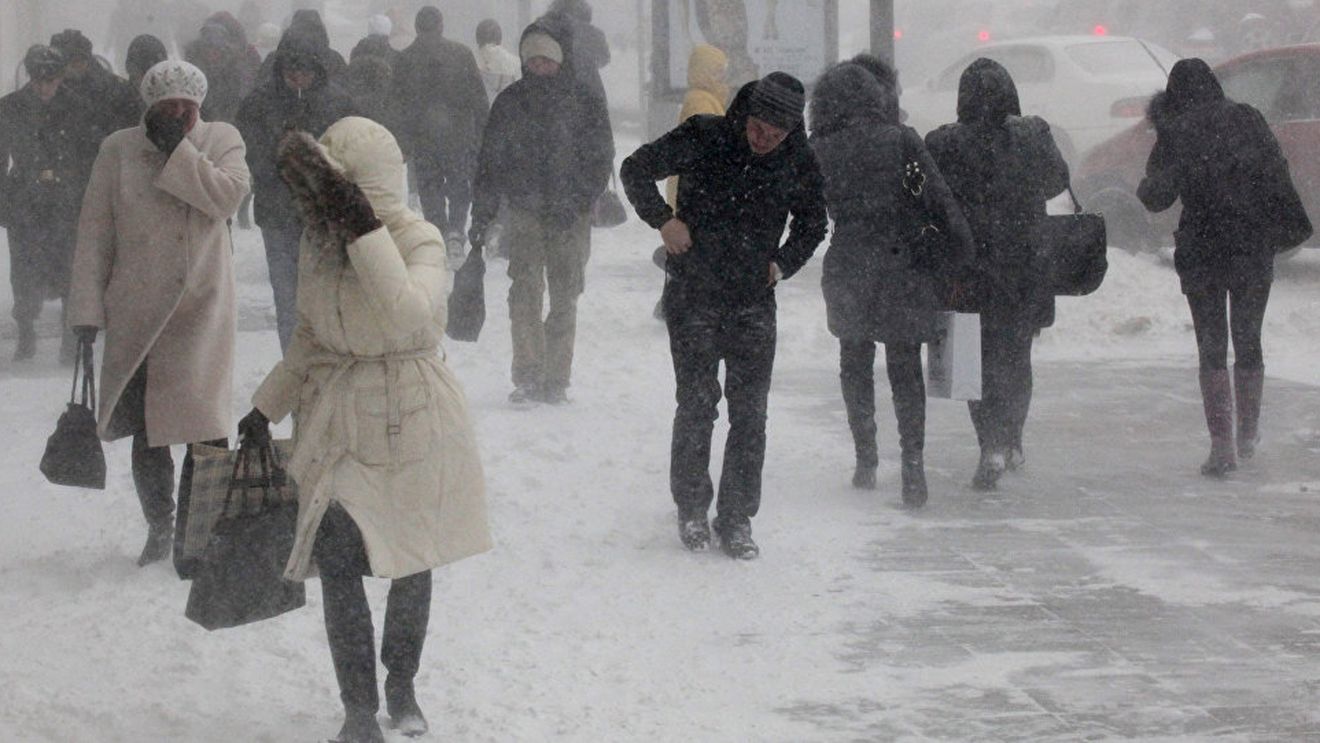 PROGNOZA METEO. Ninsori şi lapoviţă în cea mai mare parte a ţării. Când începe să ningă şi la Bucureşti