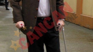 Deputatul Mircea Toader, in carje