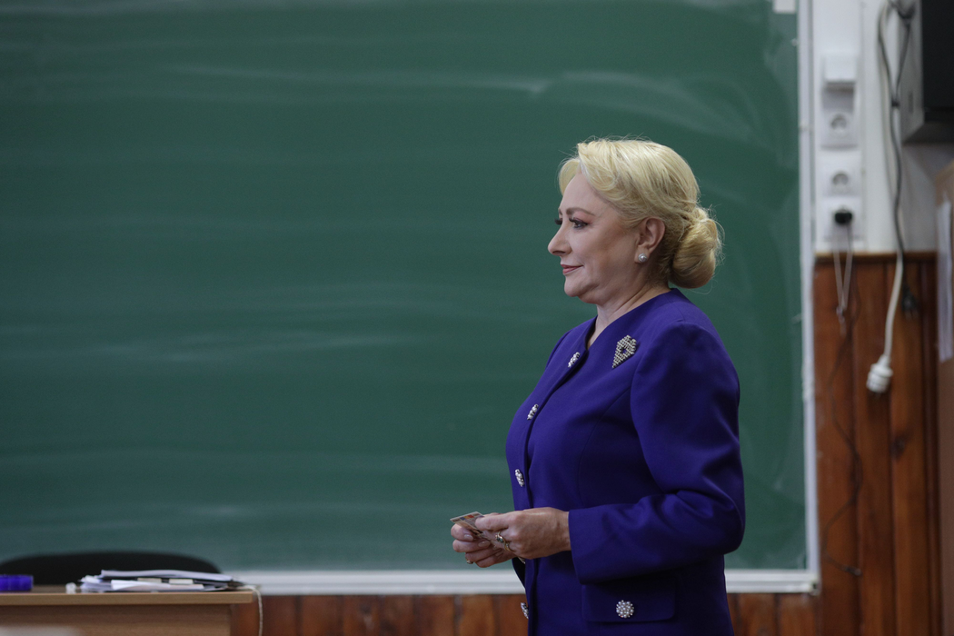Cum a apărut îmbrăcată Viorica Dăncilă la vot, azi-dimineață la ora 8:04