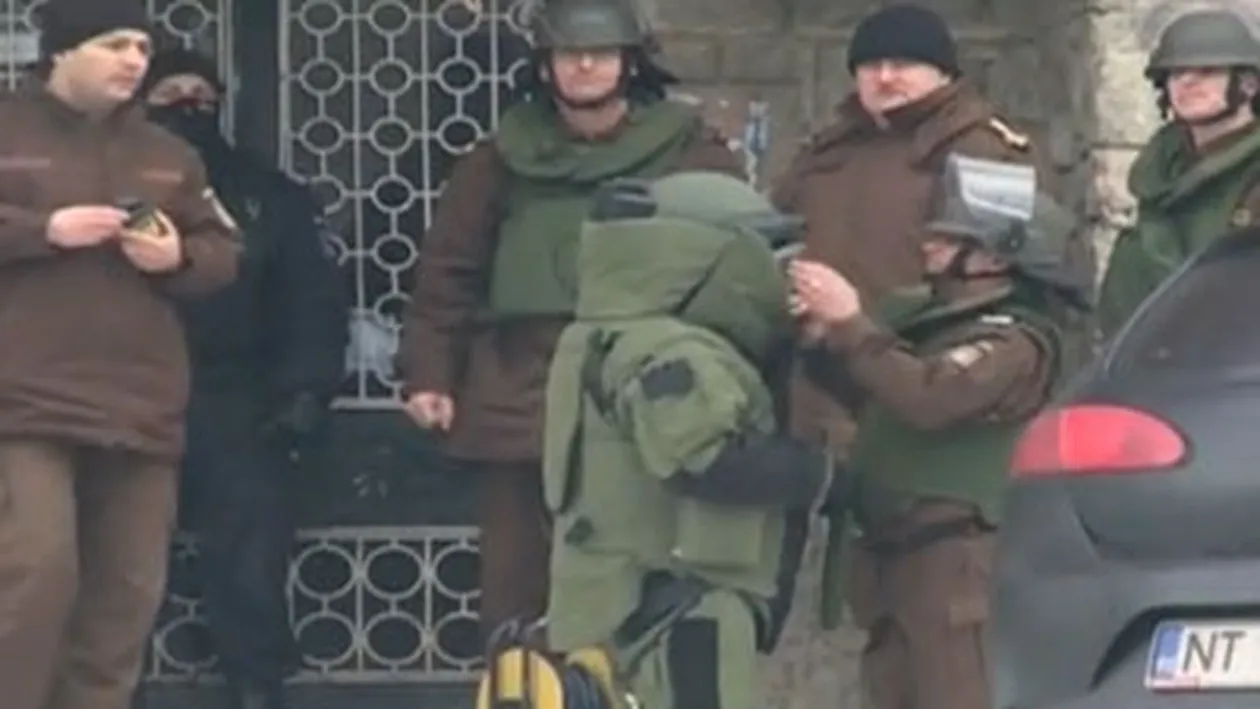 Ameninţare la Piatra Neamţ! Sub maşina interlopului Mararu s-a găsit o bombă! Oraşul e închis!