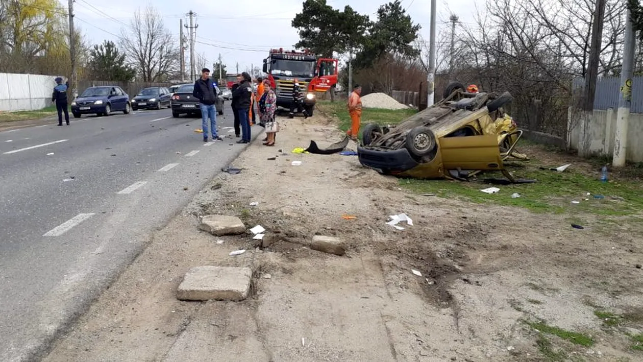 Accident grav în Gorneni, Giurgiu. Două mașini s-au făcut zob, pentru unul dintre șoferi a fost chemat elicopterul SMURD