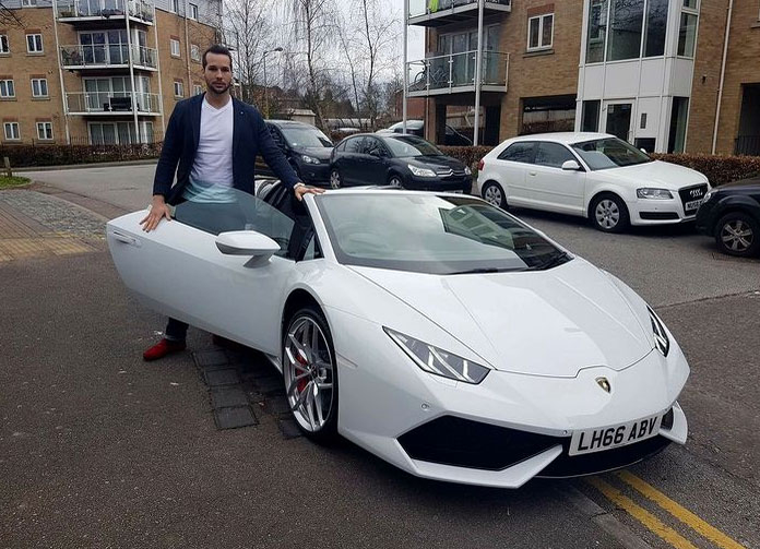 În România, Tristan Tate deține mai mulți bolizi de lux