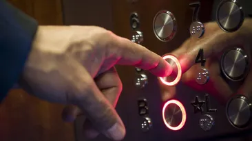 ULTIMA ORĂ! Un lift cu cinci persoane s-a prăbuşit în gol în sediul Ministerului Muncii