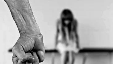 Dreptate strâmbă în cazul unei fete violate de tatăl ei vitreg. Individul a primit 7 ani de închisoare la 14 de la producerea agresiunii