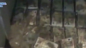 VIDEO 25 de milioane de euro ingropati sub podeaua vilei unor traficanti de droguri au fost confiscati! Uite intreaga operatiune