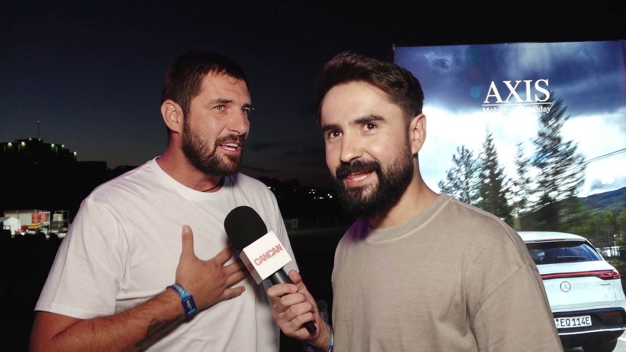 Cătălin Cazacu: "Vreau să îi transmit producătoarei mele, Zoia, că-i mulțumesc că mă suportă. Bine, vineri, ultima oară, nu m-a mai suportat. A ieșit din regie, a aruncat cu ceva după mine, a zis că nu se mai poate!" (Foto: captură video)