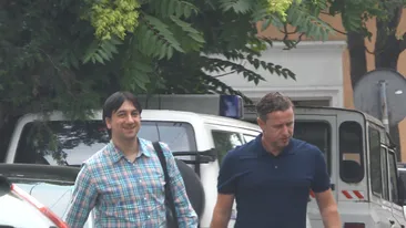 VIDEO Laurentiu Reghecampf a ajuns la Politie! Antrenorul a fost insotit de avocatul sau!