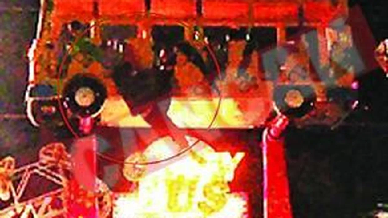 Si-a aruncat copilul de la noua metri inaltime