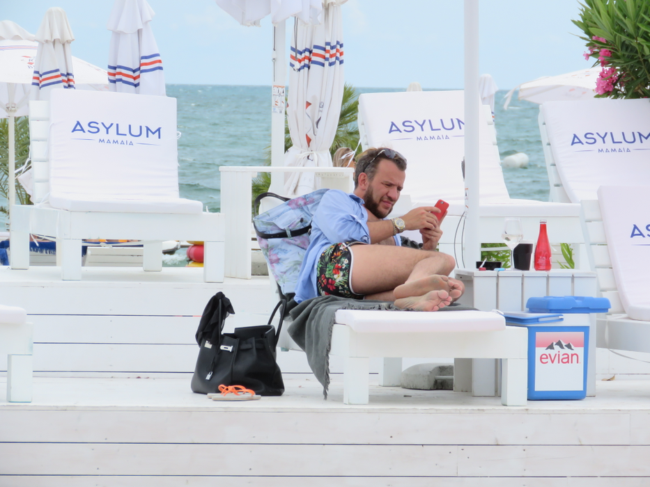 Stephan Pelger a apărut pe plajă, la Mamaia, 
cu 20.000 € la el