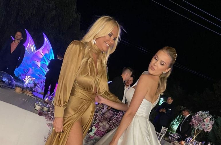 Vica Blochina, ținută super-HOT la nunta lui Emily Burghelea. Internauții au criticat-o pentru alegere