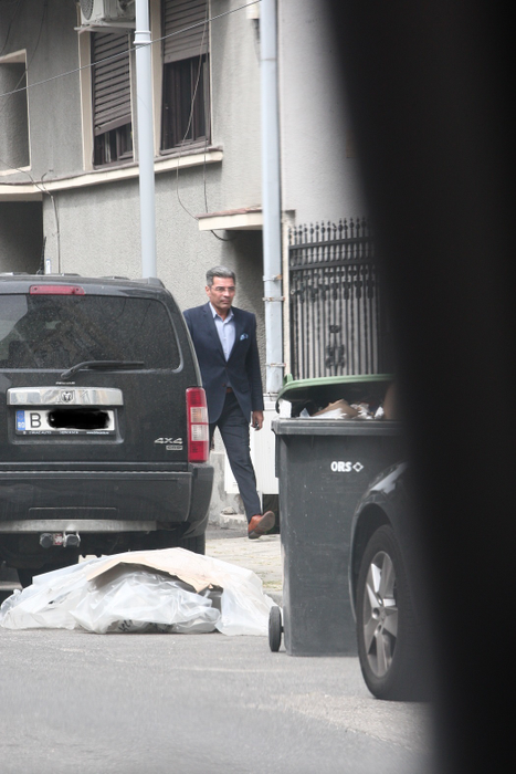 Marcel Toader ajunge la adresa biroului avocatei Oana Anghel