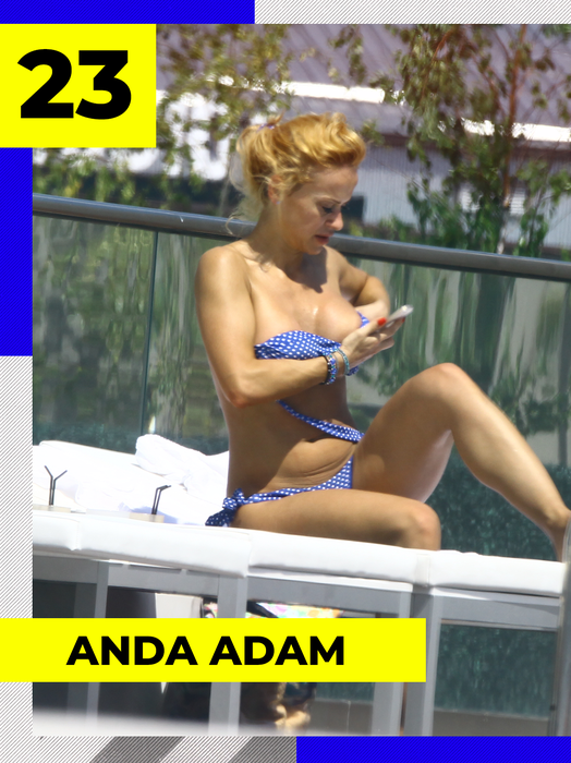 Parada bombelor sexy fără sutien. Divele din România și-au dezgolit nurii pentru bronzul perfect, sub privirile pofticioase ale bărbaților de pe plajă!