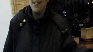 Ioana Tufaru a pus ochii pe Florin Salam. L-a asteptat trei ore in frig si ploaie, dar nu ca sa ii ceara un autograf!