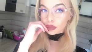 Barbie de România trece prin momente cuplite! A ajuns de urgenţă la spital, după ce s-a accidentat grav