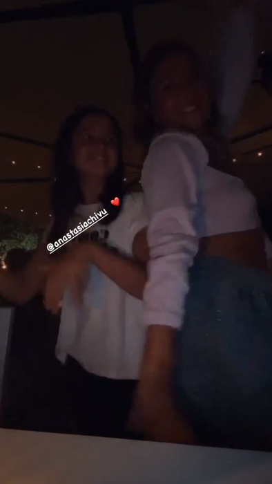 Cât s-a schimbat Adelina Chivu după intervențiile estetice! A plecat fără soțul ei în vacanța din Mykonos și a pozat sexy și nemachiată