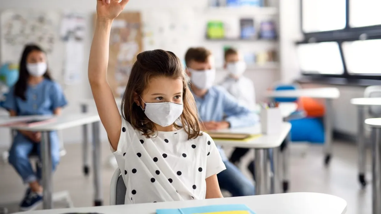 Câte școli vor funcționa fizic de mâine. Majoritatea profesorilor nu sunt de acord cu testarea elevilor