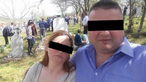 Selfie în cimitir! Povestea șocantă din spatele acestei fotografii făcută celebră de Codin Maticiuc