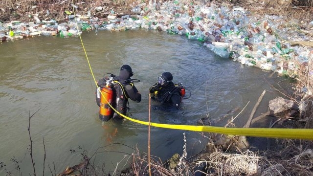 Bărbatul care a sărit în Olt după accidentul din Sibiu, găsit mort de scafandri