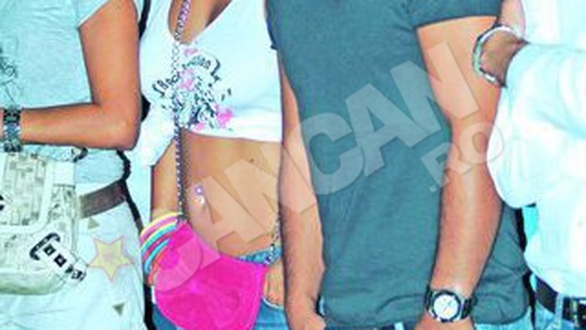 Roxana Vancea nu s-a dezlipit de Razvan Munteanu! Prea vecina cu iubitul Deliei!
